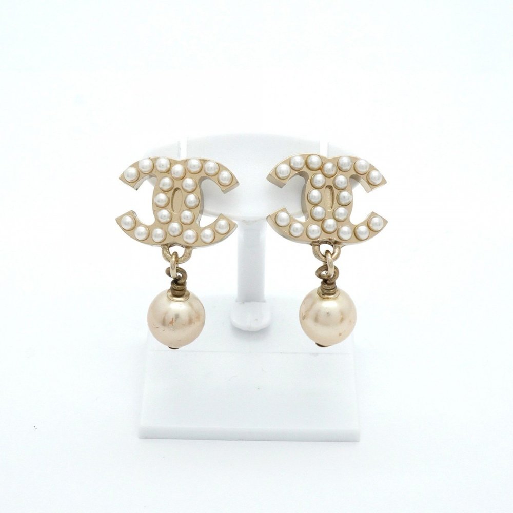 CHANEL Gold Pearl Logo Earrings - Picture 2 of 8